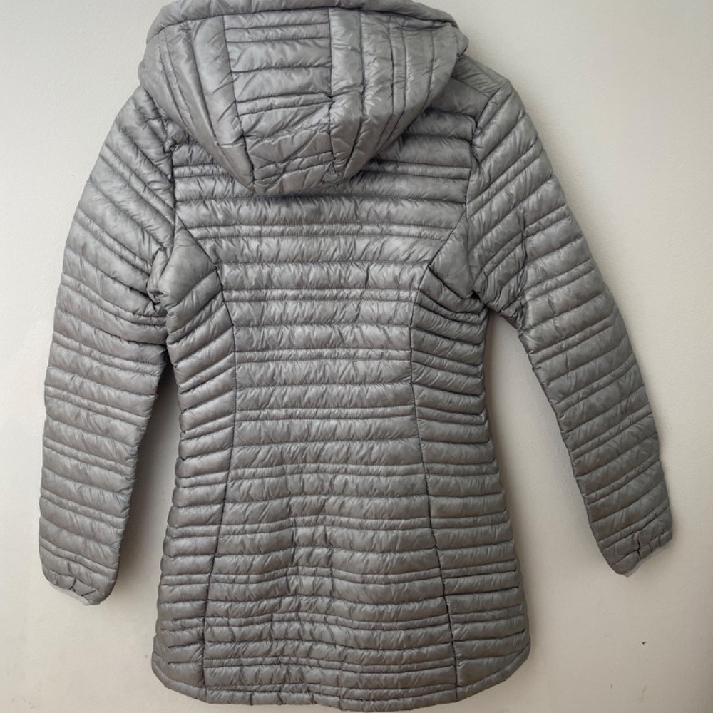 Patagonia Women’s Small Quilted Parka - Picture 3 of 3